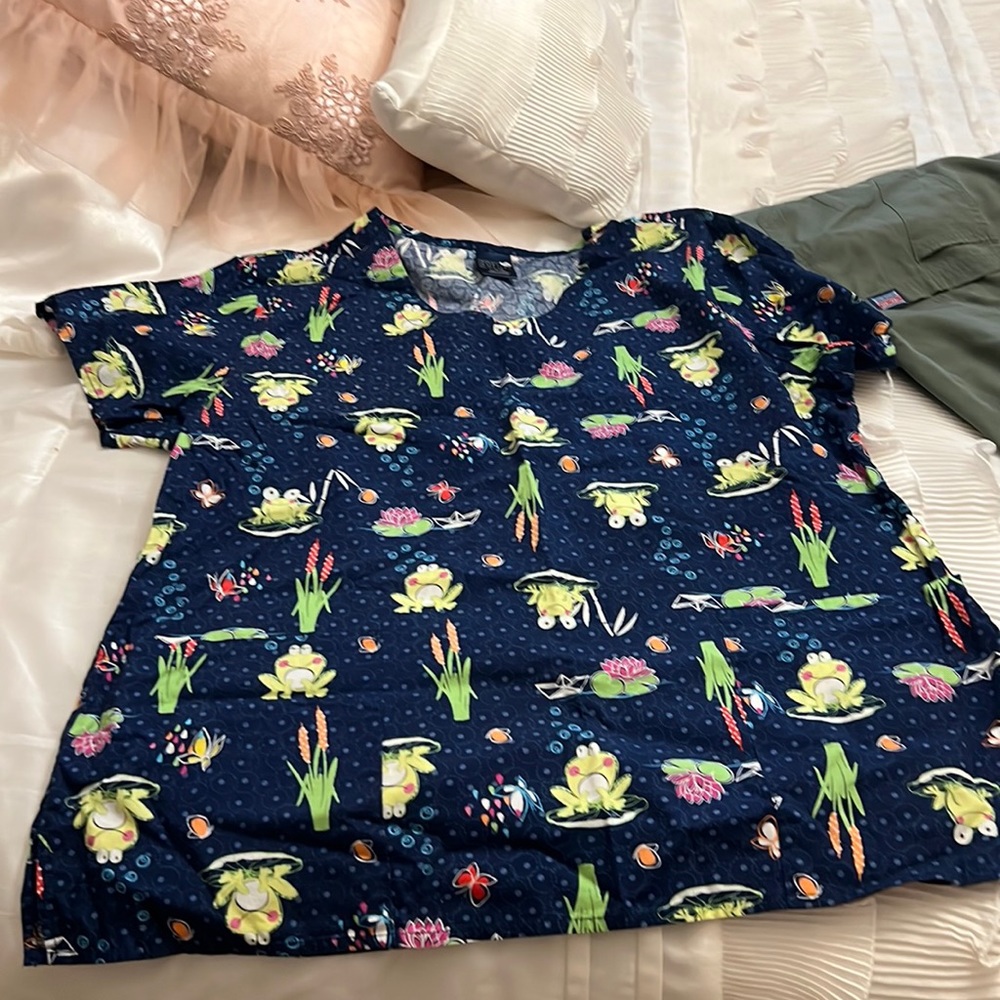 Scrub top